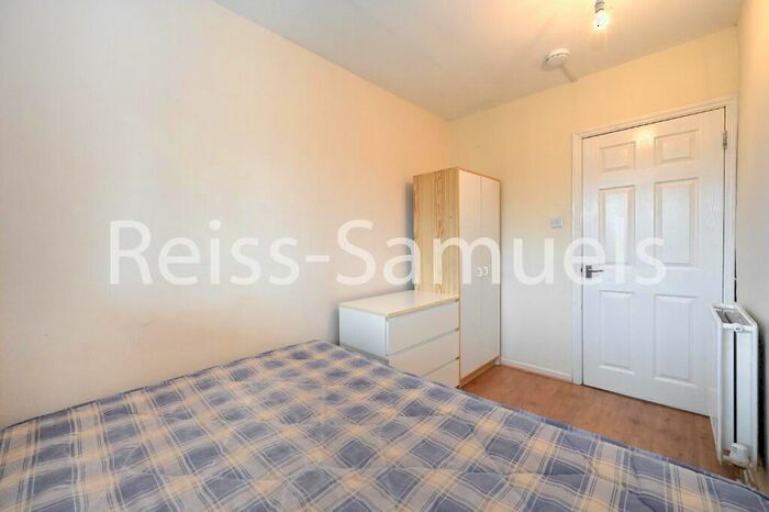 4 Bedroom Maisonette To Rent In Forsyth Gardens, London, Kennington, Southwark, SE17
