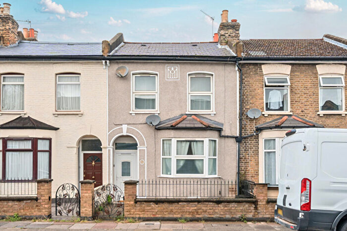 3 Bedroom Terraced House For Sale In Evelina Road, Nunhead, London, SE15
