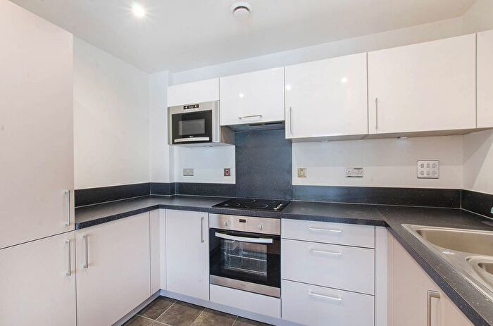 1 Bedroom Flat To Rent In Heron Place, Canary Wharf, London, E16