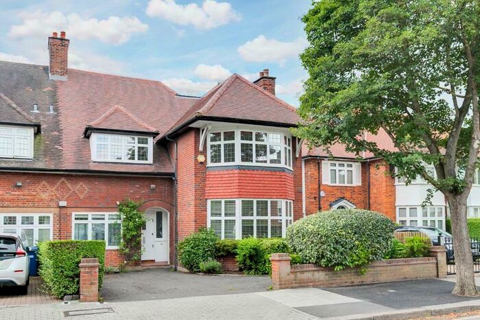 5 Bedroom Semi-Detached House To Rent In Harman Drive, The Hocrofts, NW2