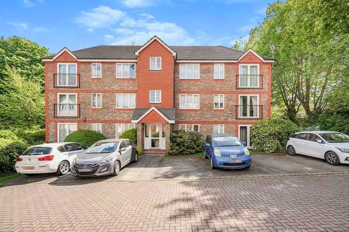 2 Bedroom Flat To Rent In Sevenoaks Close, Sutton, SM2