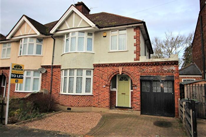3 Bedroom Semi-Detached House To Rent In Kingsbrook Road, Bedford, MK42
