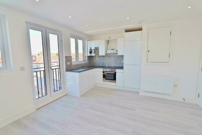 1 Bedroom Flat To Rent In Collier Row Road, Collier Row, Romford, RM5