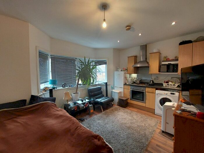 1 Bedroom Flat To Rent In Centurion Industrial Park, Bitterne Road West, Southampton, SO18