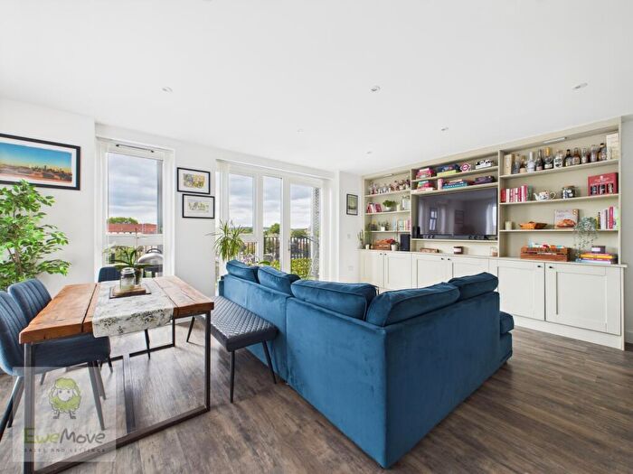 2 Bedroom Penthouse For Sale In Corys Road, Rochester, ME1