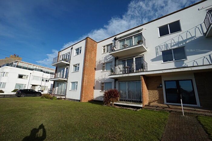 2 Bedroom Flat For Sale In Minnis Road, Birchington, Kent, CT7