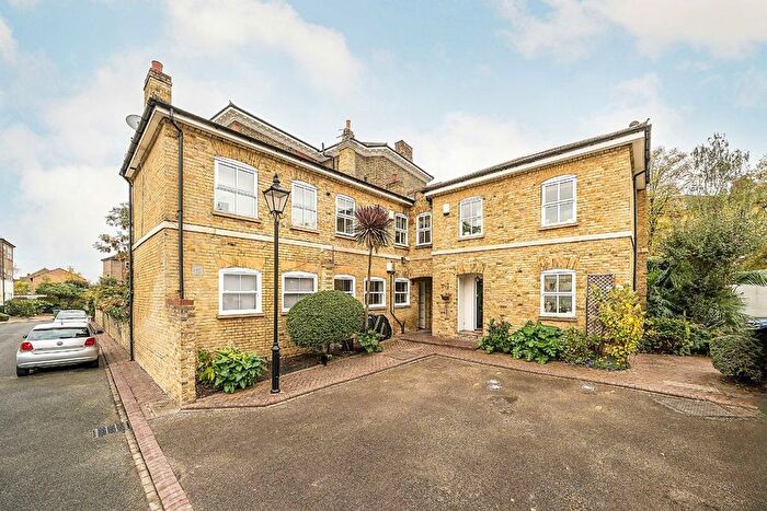 1 Bedroom Maisonette For Sale In Waldo Close, Clapham, SW4