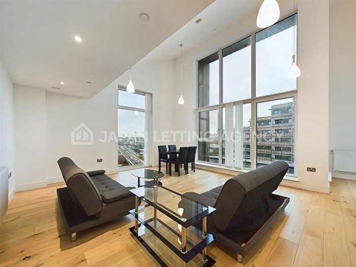 3 Bedroom Flat To Rent In Caxton Street North, London, E16