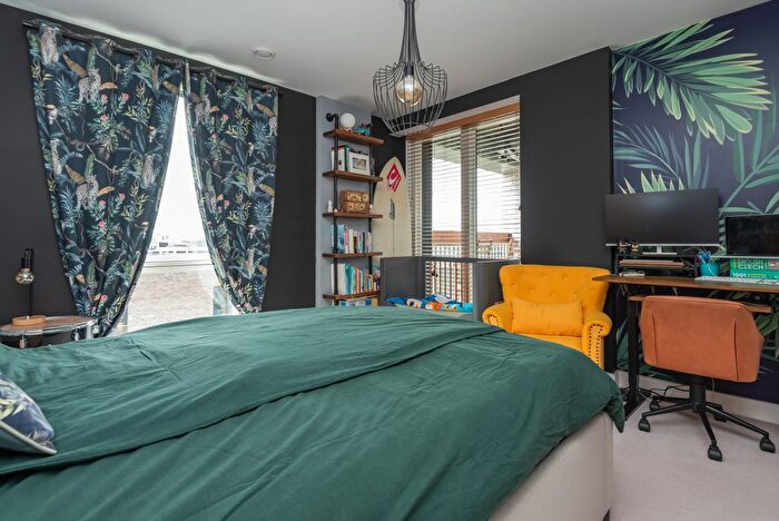 1 Bedroom Flat To Rent In Rookwood Way, London, E3