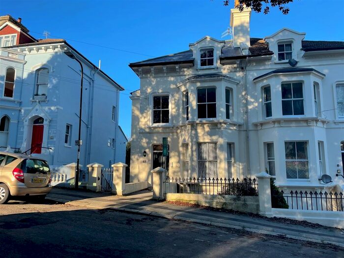 2 Bedroom Flat To Rent In Cornwallis Gardens, Hastings, TN34