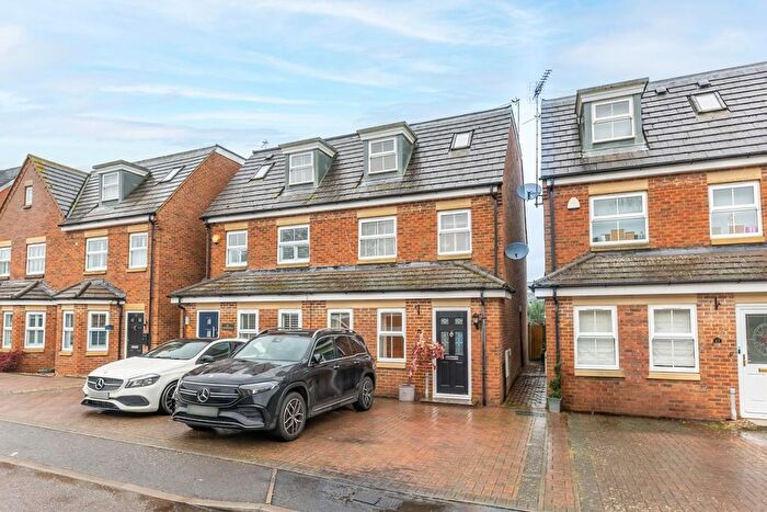 4 Bedroom Semi Detached House For Sale In Stratford Close, Aston Clinton, HP22