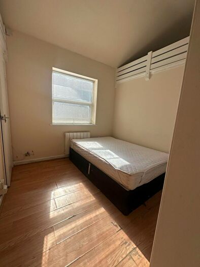 Studio To Rent In D Chapel Street, Luton, LU1
