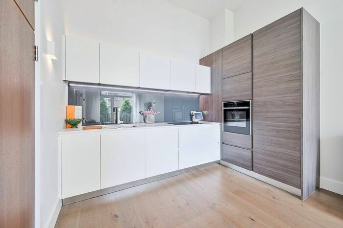 2 Bedroom Flat To Rent In Pegler Square, Kidbrooke, London, SE3