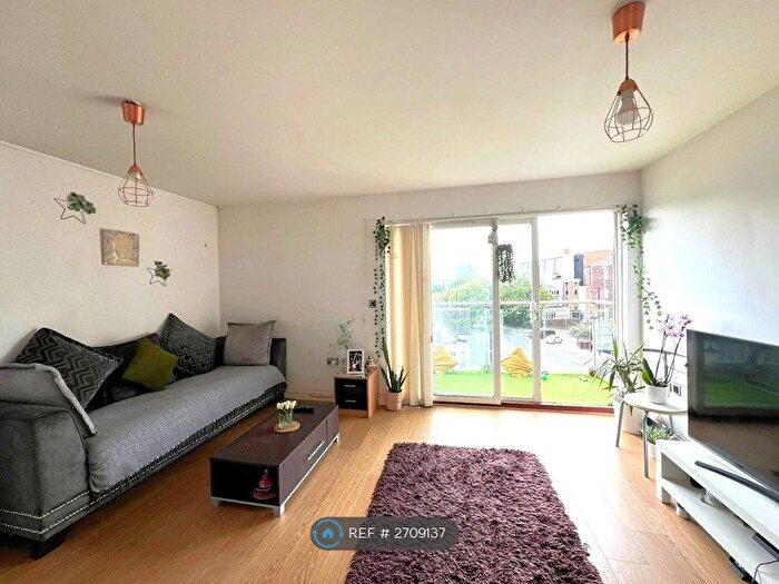 2 Bedroom Flat To Rent In Ashton Court, Croydon, CR0