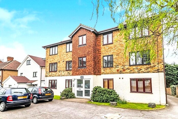 1 Bedroom Flat For Sale In Hook Road, Surbiton, Surrey, KT6