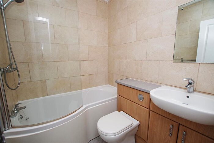 2 Bedroom Semi-Detached House For Sale In Eastcott Hill, Town Centre, SN1
