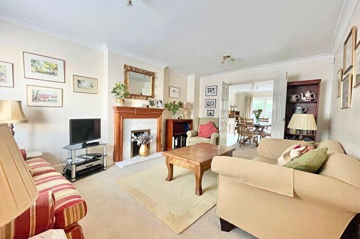 3 Bedroom End Of Terrace House For Sale In High Steet, Claygate, KT10