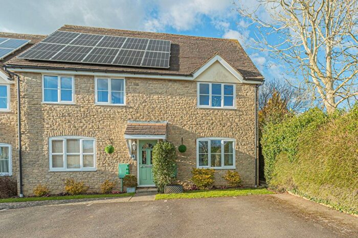1 Bedroom Flat For Sale In Five Trees Close, Tetbury, GL8
