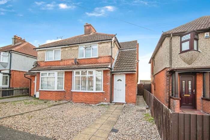 2 Bedroom Semi-detached House For Sale In Shaftesbury Avenue, Harwich, CO12