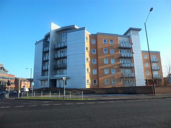 2 Bedroom Flat To Rent In Tuns Lane, Slough, SL1