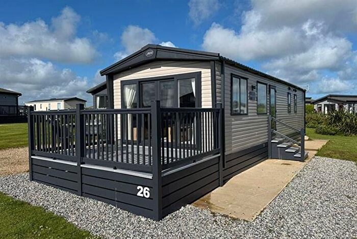 3 Bedroom Park Home For Sale In Southampton Rd, Fordingbridge, SP6