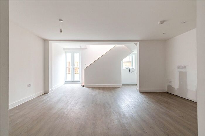 3 Bedroom Detached House For Sale In Fleur De Lys, Pucklechurch, BS16