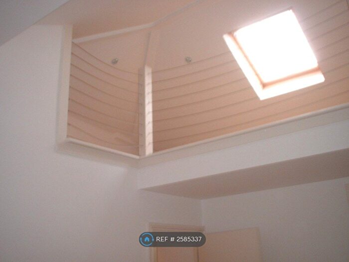 2 Bedroom Flat To Rent In Railway Side, Barnes, SW13