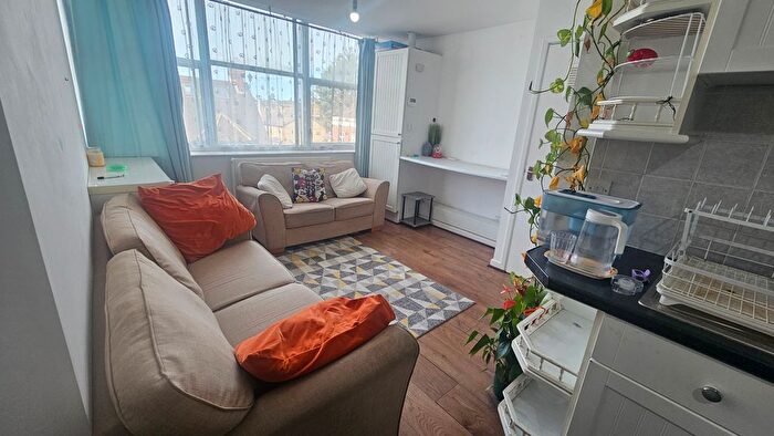 2 Bedroom Flat To Rent In St Albans Road, Watford, WD24