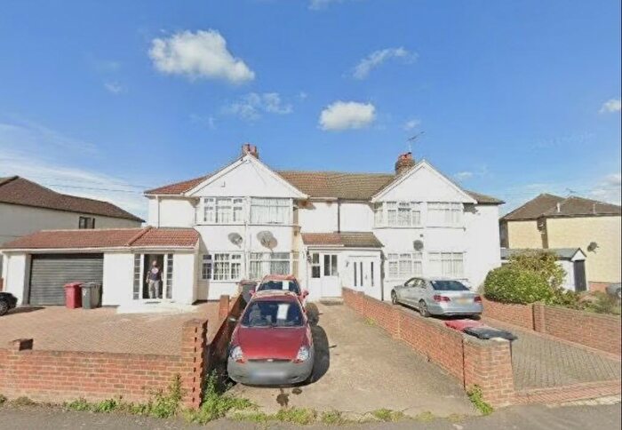 3 Bedroom End Terrace House To Rent In Salt Hill Way, Slough, Berkshire, SL1