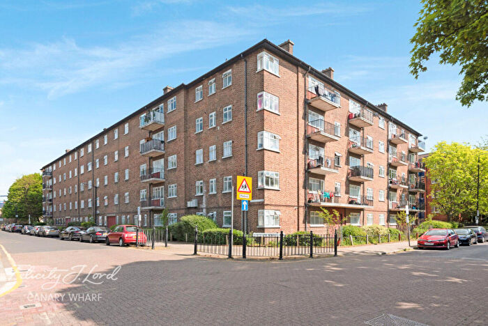 3 Bedroom Flat For Sale In Three Colt Street, London, E14