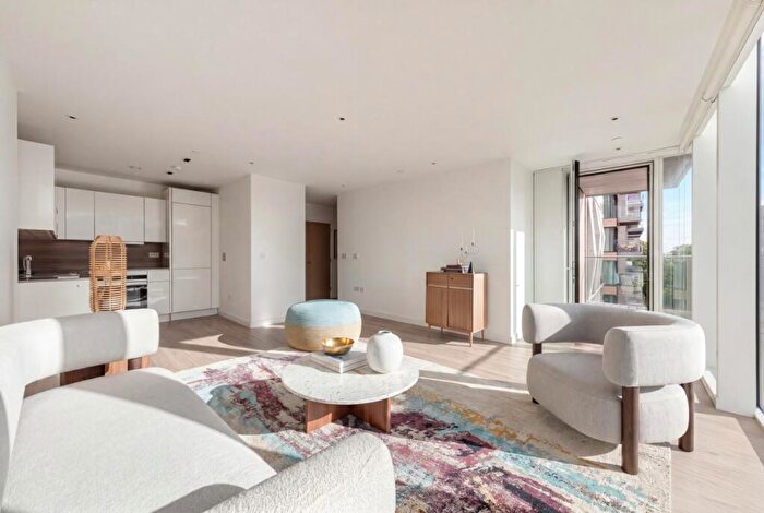 1 Bedroom Apartment For Sale In Devan Grove London, N4