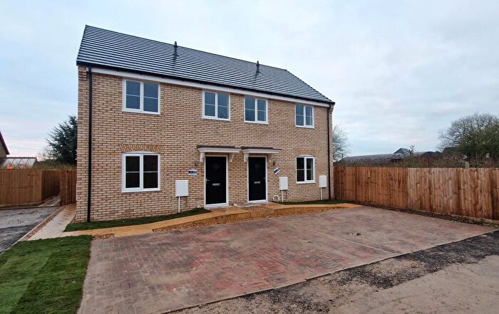 3 Bedroom Semi-Detached House To Rent In Clarence Close, Holbeach, Spalding, PE12