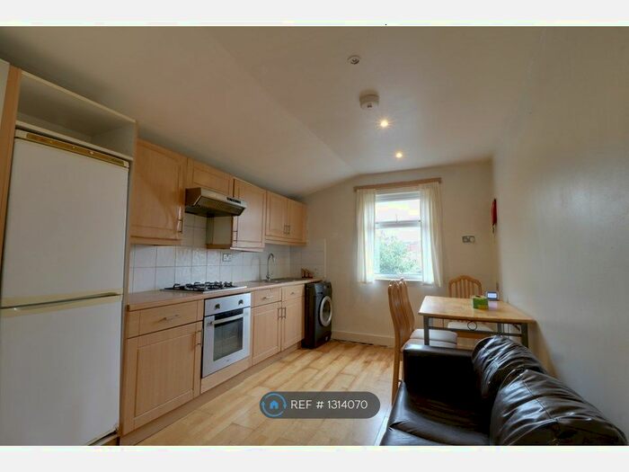 1 Bedroom Flat To Rent In Manor Park, London E12