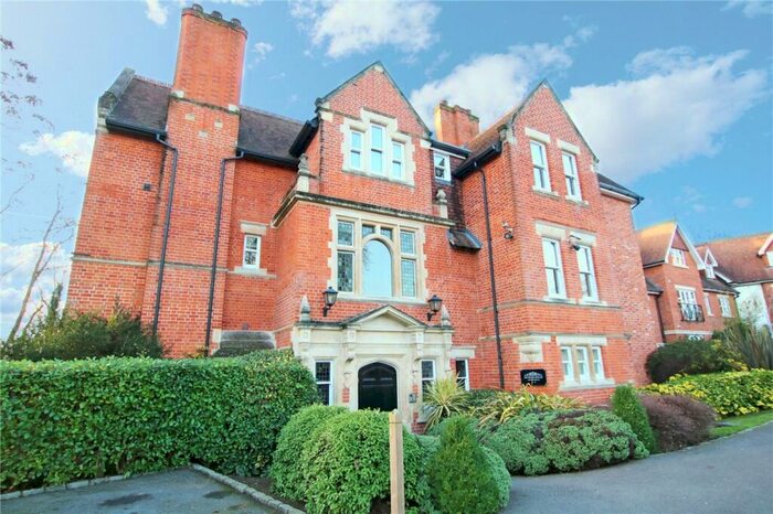 2 Bedroom Apartment To Rent In Upcross House, Upcross Gardens, Reading, Berkshire, RG1