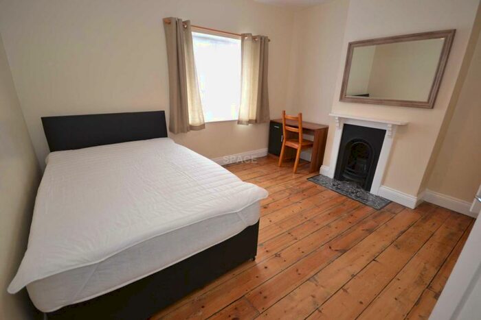 4 Bedroom Terraced House To Rent In Wykeham Road, Reading, Berkshire, RG6