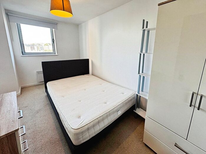 2 Bedroom Flat To Rent In Beringa, Gotts Road, Leeds, West Yorkshire, LS12