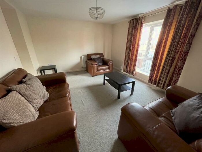 2 Bedroom Flat To Rent In Stockport Road, Grove Village, Manchester, M13
