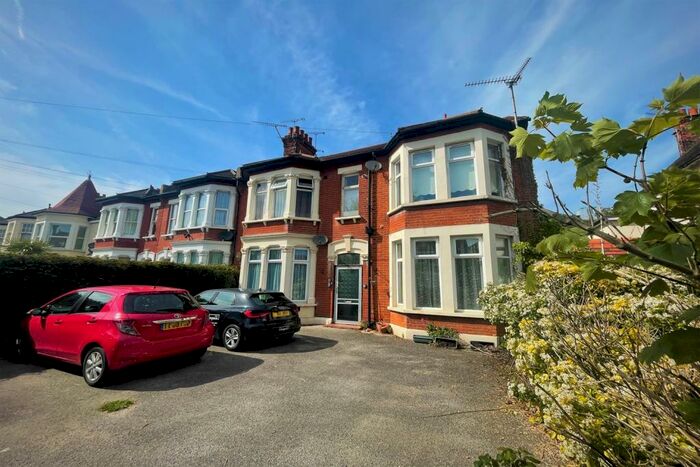 1 Bedroom Flat To Rent In Kilworth Avenue, Essex, SS1