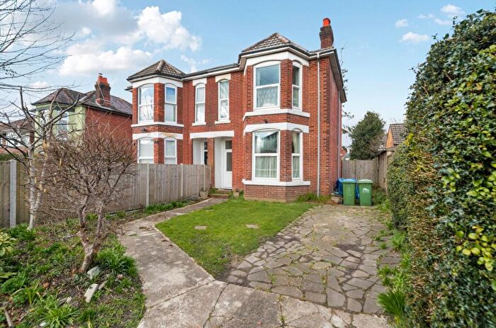4 Bedroom Semi-Detached House For Sale In Obelisk Road, Woolston, Southampton, Hampshire, SO19