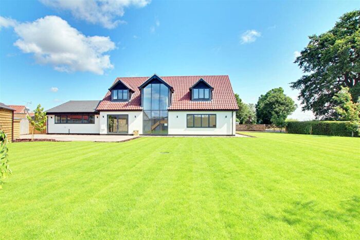 5 Bedroom Detached House For Sale In Parkhall Road, Somersham, PE28