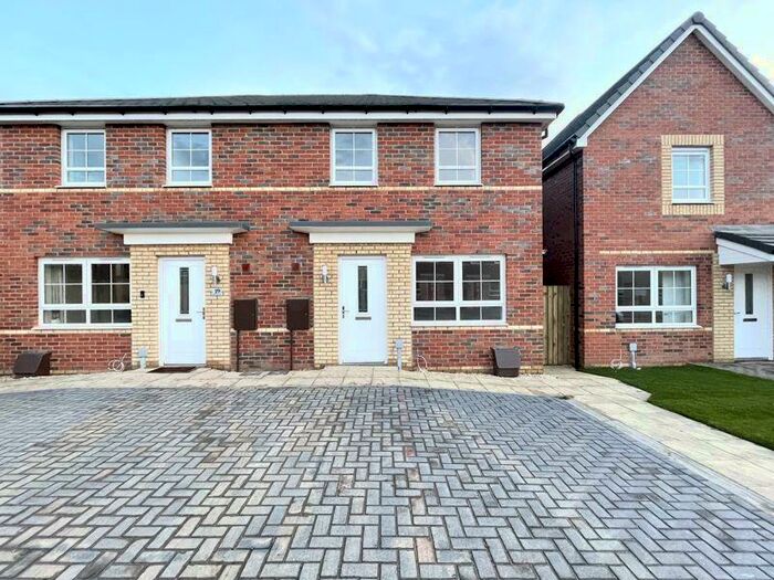 3 Bedroom Semi-Detached House To Rent In Binbrook Drive, New Waltham, DN36