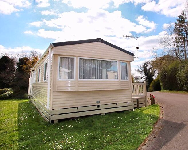 3 Bedroom Park Home For Sale In St. Leonards, Ringwood, BH24