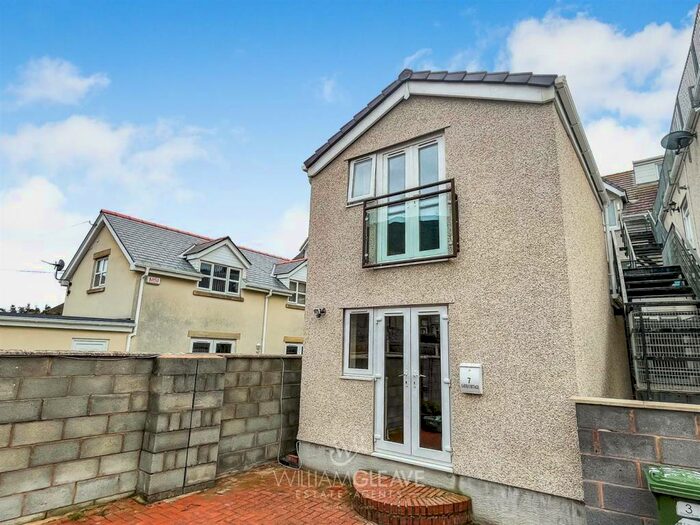 2 Bedroom Flat To Rent In Gogarth Road, Llandudno, LL30