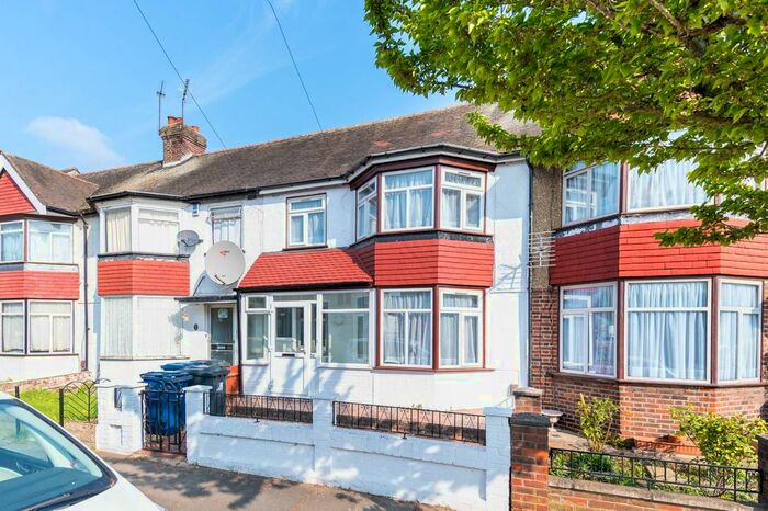 4 Bedroom Property To Rent In Court Way, Acton, London, W3