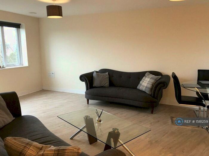2 Bedroom Flat To Rent In Hythe Road, Surbiton, KT6