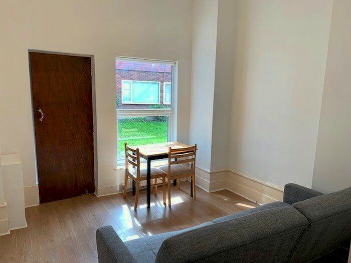 Studio To Rent In Princes Avenue, London, N10