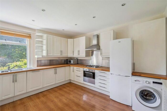 2 Bedroom Flat To Rent In Pathfield Road, London, SW16