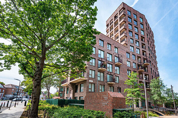 1 Bedroom Flat To Rent In Clapton Common, Stoke Newington, London, E5