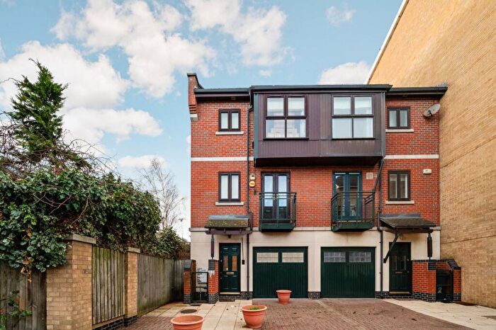 3 Bedroom Terraced House For Sale In Fitzwilliam Mews, E16