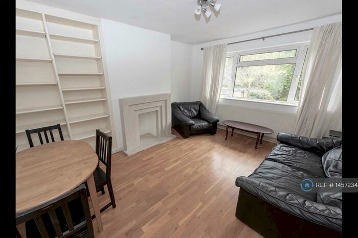 2 Bedroom Maisonette To Rent In Nether Street, London, N3